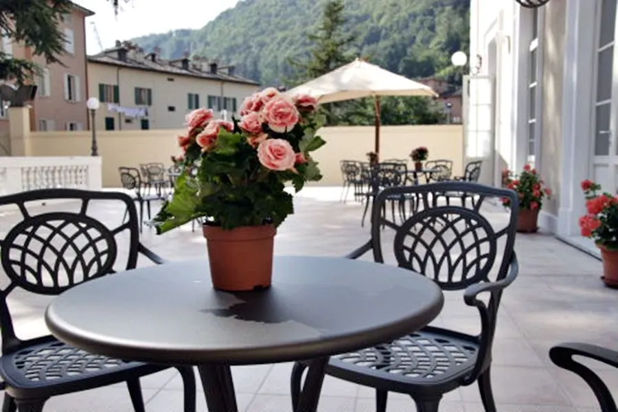 Hotel Helvetia Thermal Spa بوريتا تيرمي